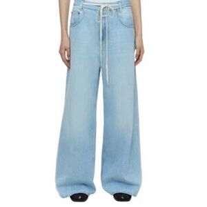 Closed Light Wash Straight Leg Jeans